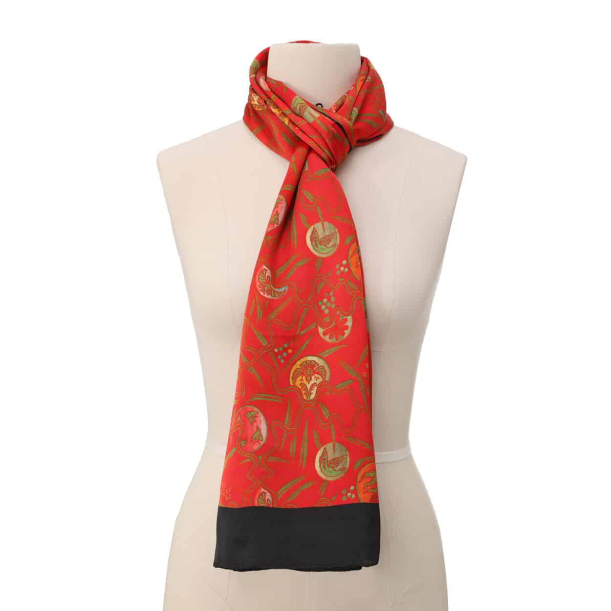 Pañuelo de seda rojo y negro con estampado japonés