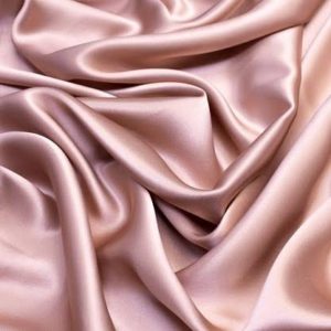 los pañuelos y fulares de seda también cuentan con grandes propiedades para la piel y la salud. ¿Conoces los beneficios de la seda?