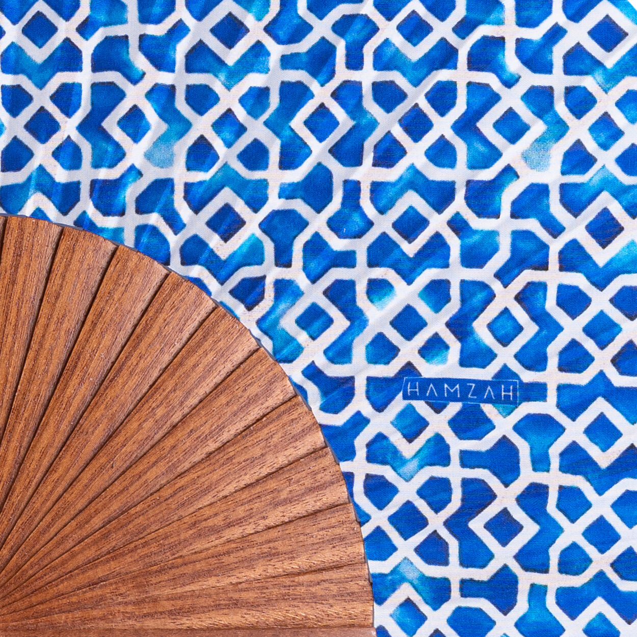 Abanico Seda Azul y Blanco Alcazaba - Imagen 3