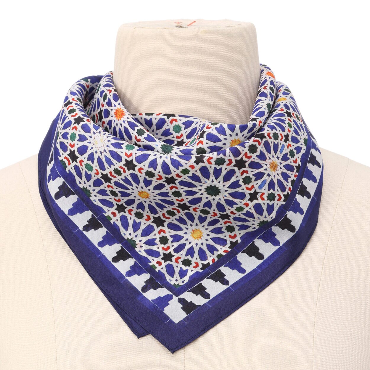 Pañuelo Cuadrado Seda Zellige Azul – detalle 2