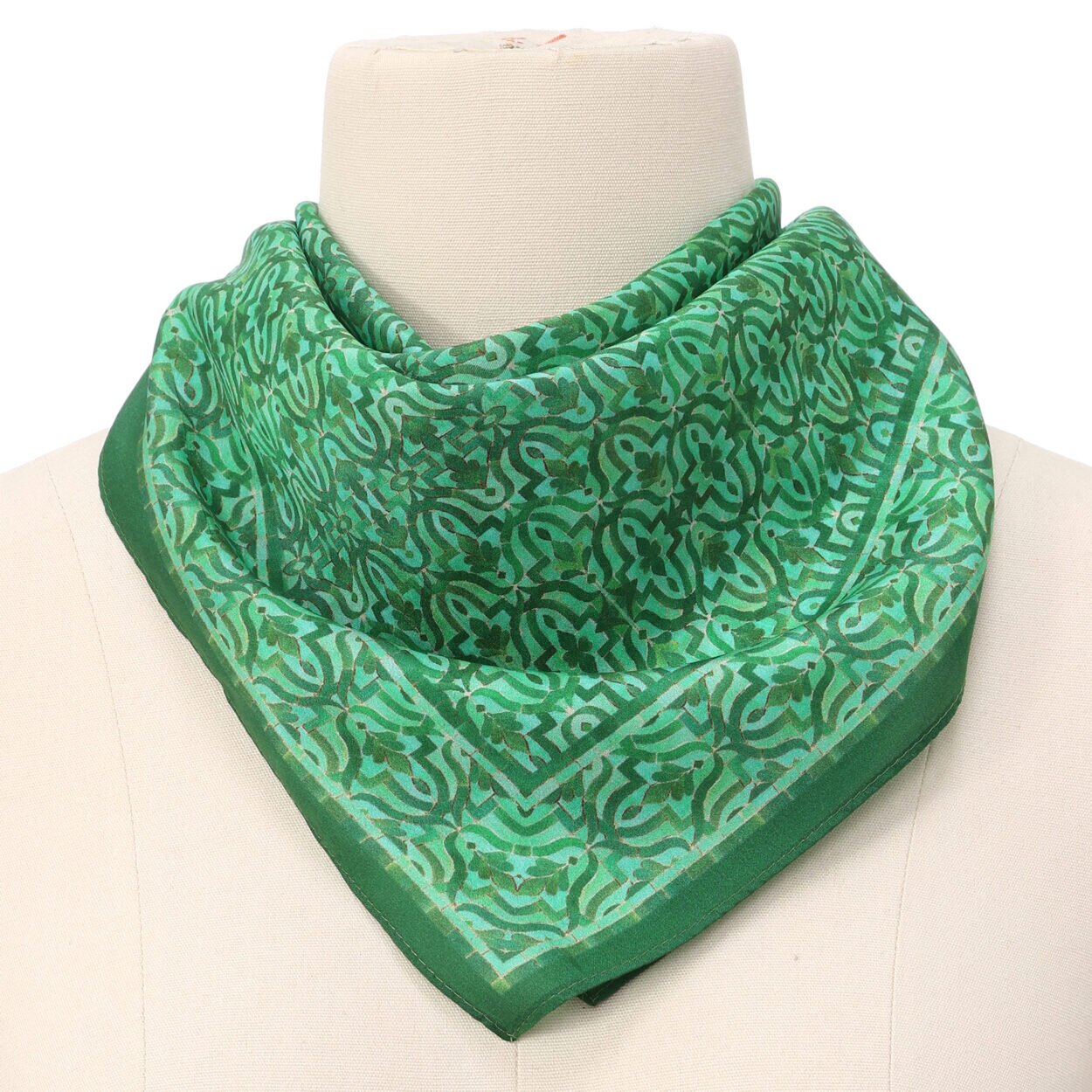 Pañuelo Cuadrado Seda Verde Fihri – detalle 2