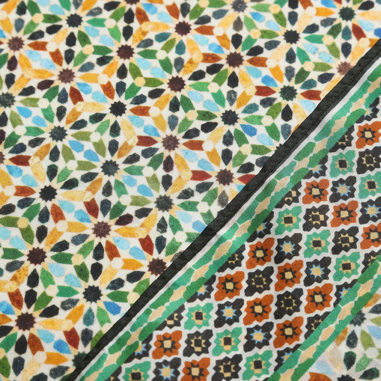 Pañuelo Cuadrado Seda Multicolor Mosaicos Naima - detalle 5