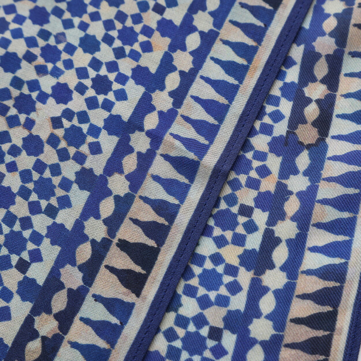 Blue Mosaic Modal Scarf Almunia - detail 7